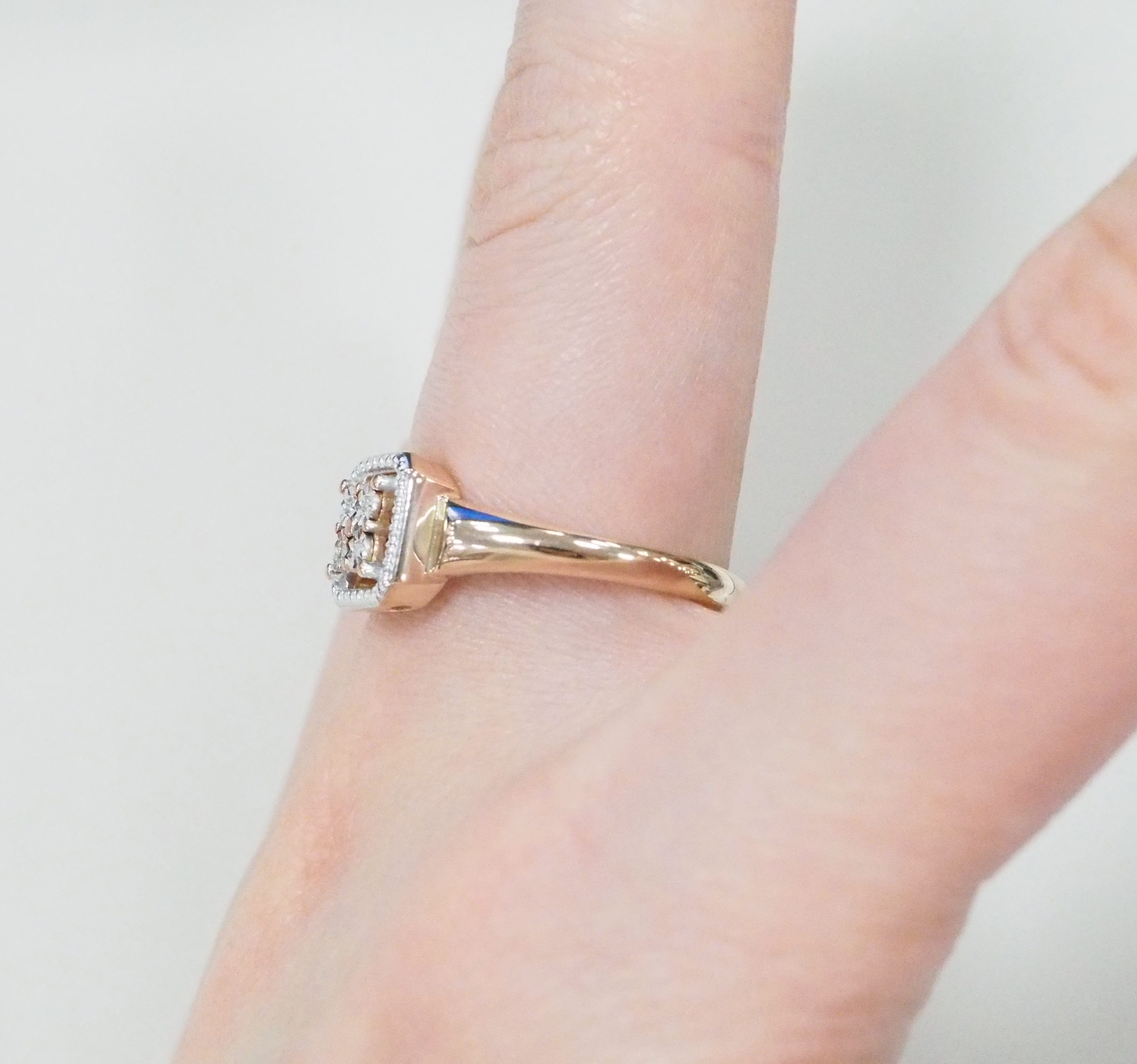 Серебряное кольцо с бриллиантами
